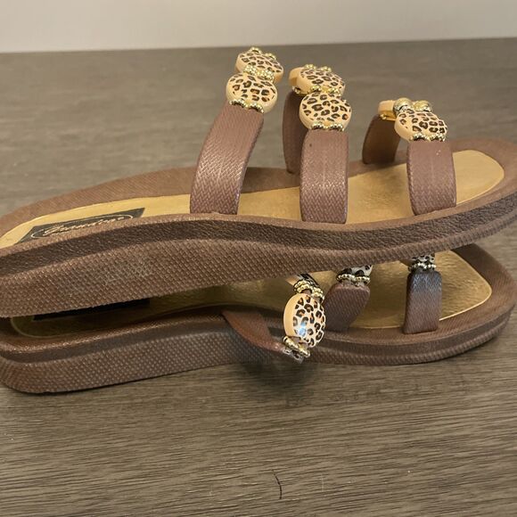 Ladies Grandco Sandals Jeweled Leopard Flip Flops Wedge size 8 EUC - Picture 6 of 12